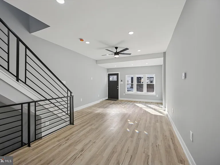 451 Fitzgerald St — Photo 5