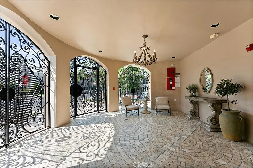 2 bed, 1767 sqft, $7,000 — Photo 3