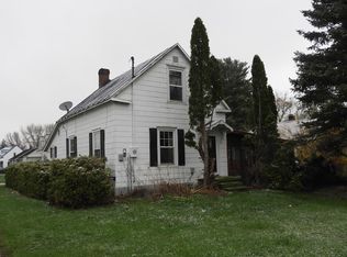 26 Pine St, Rouses Pt, NY 12979