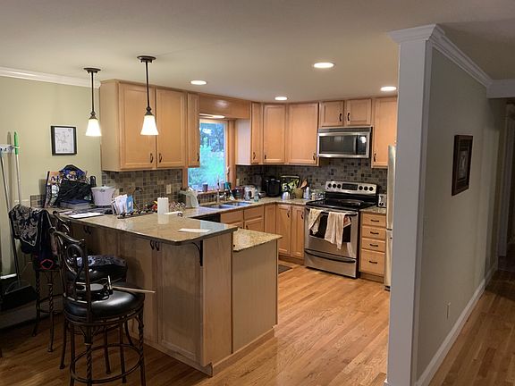 5th image of 821 209th Ave NE
