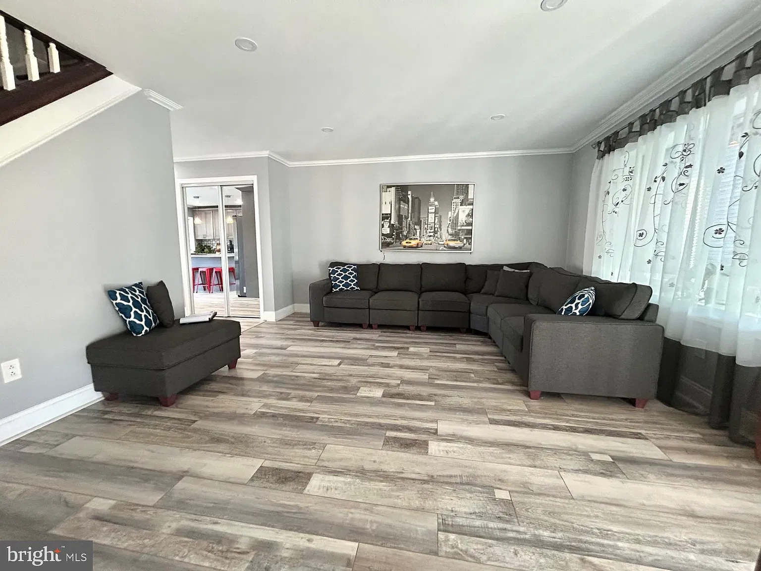 3 bed, 1.5 bath, 1360 sqft, $3,200 — Photo 4