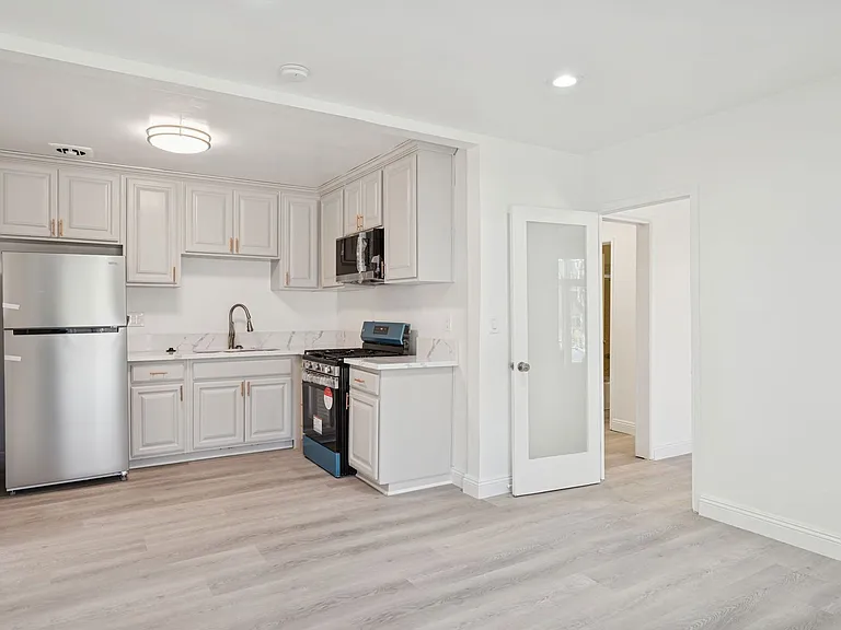 337 S Rexford Dr #1 — Photo 4