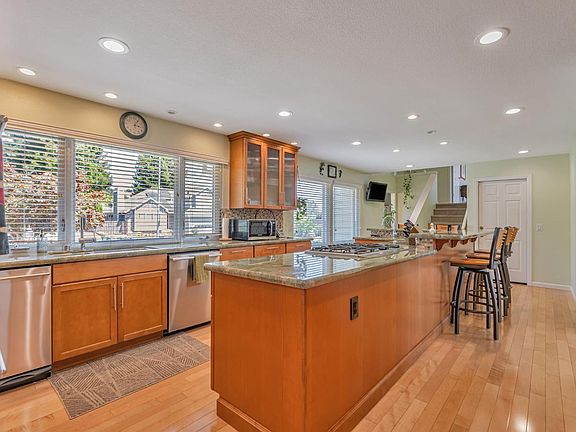 3rd image of 9489 Vinecrest Road