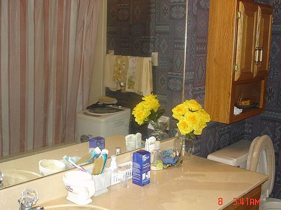 4th image of 799 Pecan Gardens Cir W