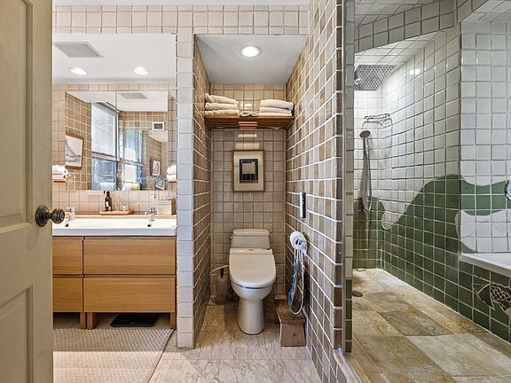 4th image of 40 Village Rd #1006