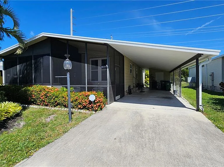 1515 Gulf Coast Dr — Photo 1