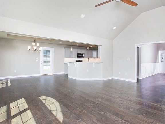 2nd image of 761 Pleasant Meadow Ln