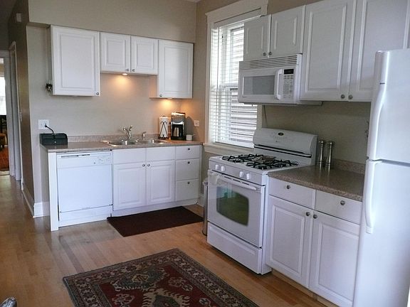 5th image of 1931 W Cuyler Ave #1