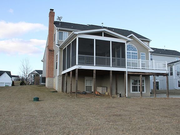 Deck with screened in porch