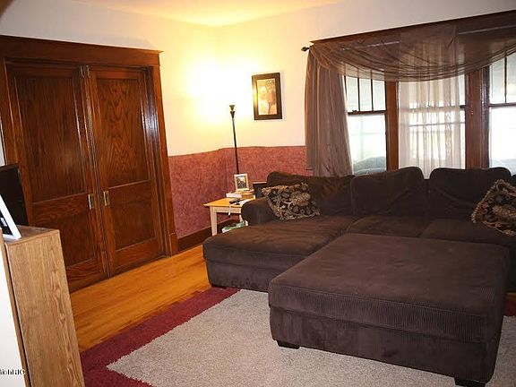 5th image of 217 E Main St