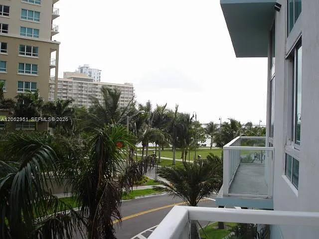 1900 N Bayshore Dr #511 — Photo 2