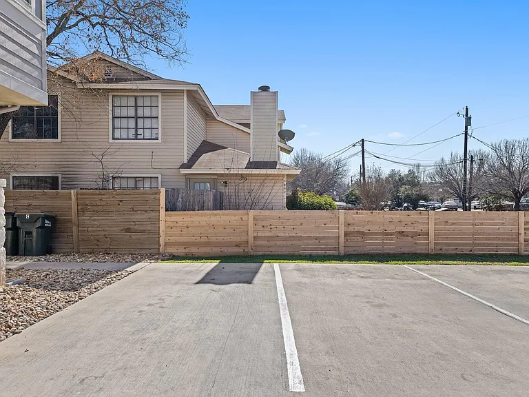 2215 Katy Ln #C — Photo 25