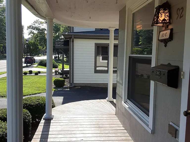 92 E Franklin St — Photo 2
