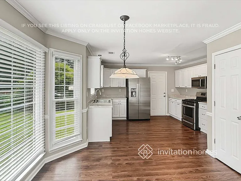 4351 Lakeside Hills Way NE — Photo 10
