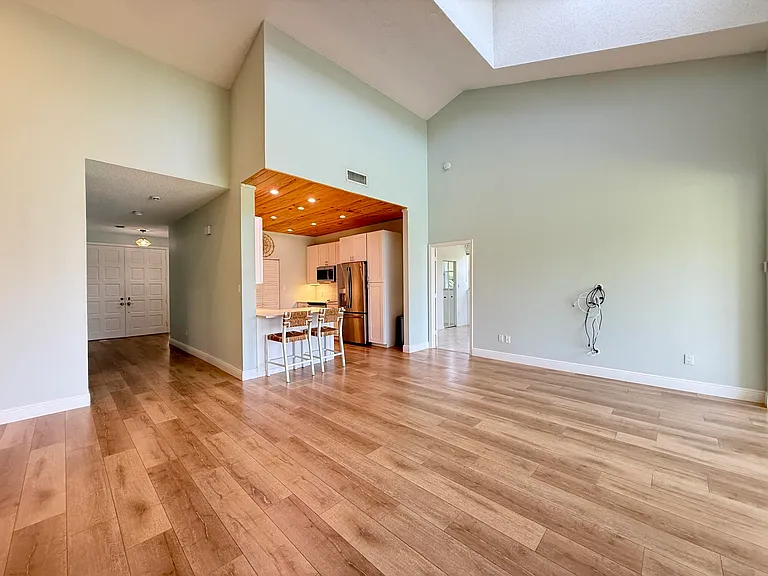 225 N Lakeshore Dr — Photo 33