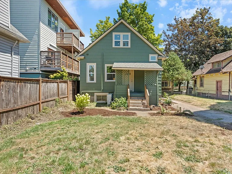 4535 NE Cleveland Ave — Photo 48
