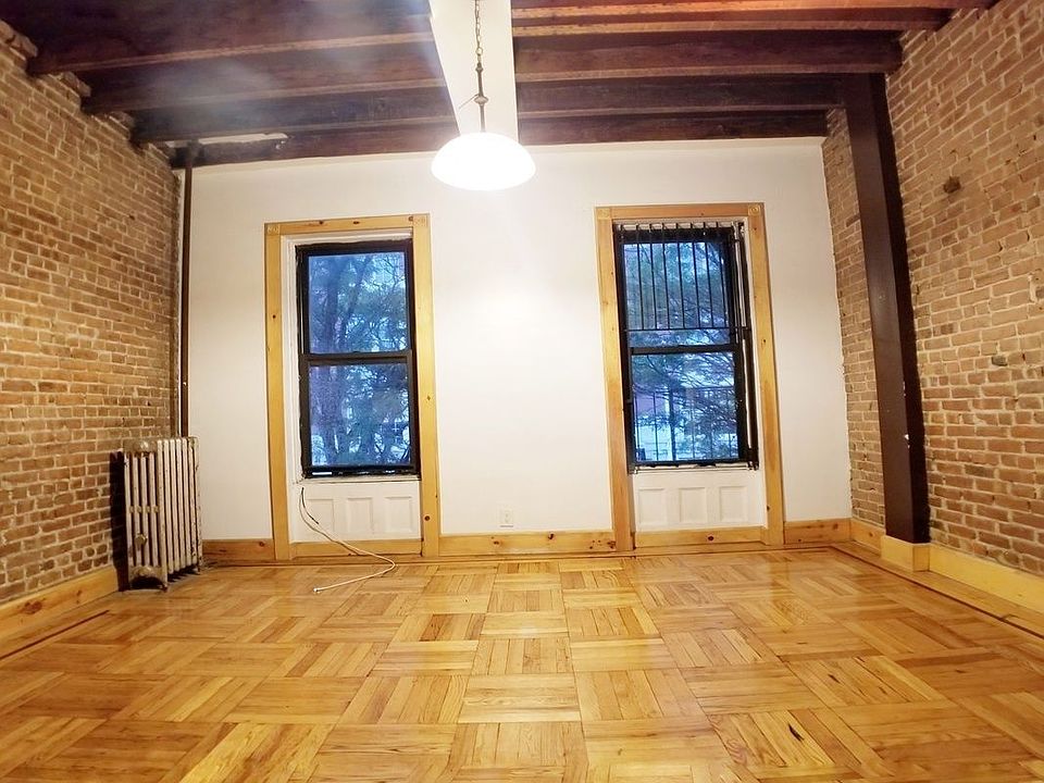 2nd image of 786 Park Pl #1B