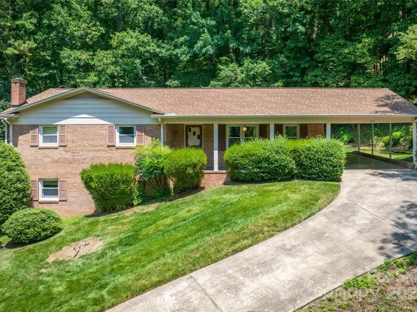 810 Devonshire Ct SW, Lenoir, NC 28645