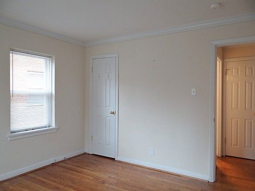 5th image of 7024 Dartmouth Ave