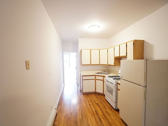 3rd image of 255 16th St #2
