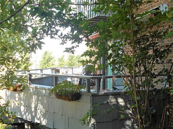 4th image of 201 Ohio St APT I