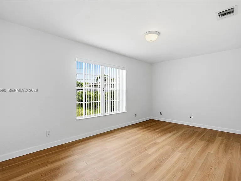841 NW 10th St — Photo 11