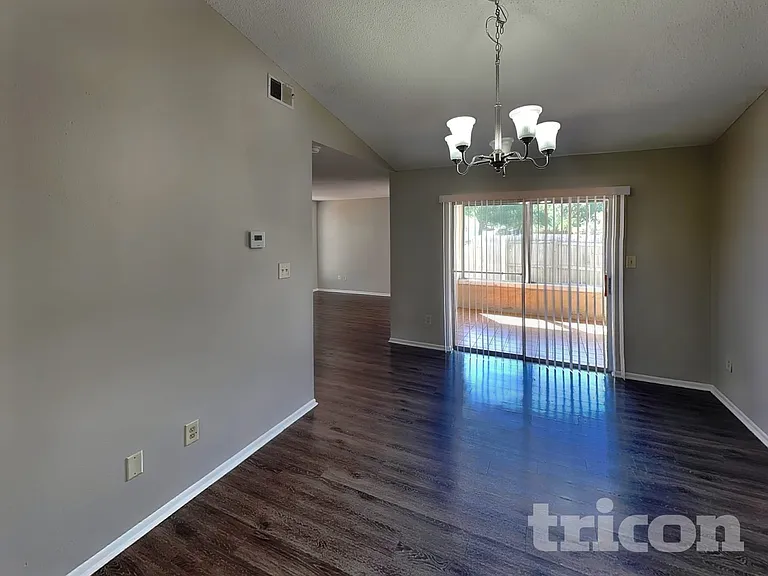 1239 La Mesa Ave — Photo 5