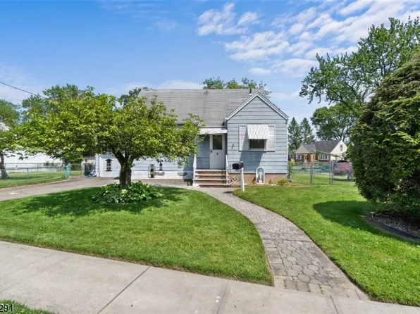 2 Sand Hill Ct, Little Ferry Boro, NJ 07643