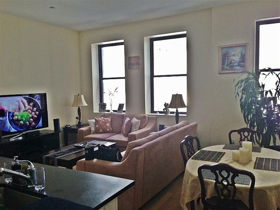 5th image of 4 Beacon Way APT 522
