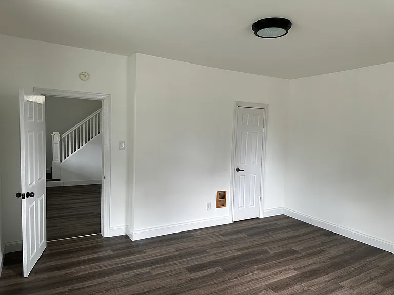 551 Jefferson St — Photo 2