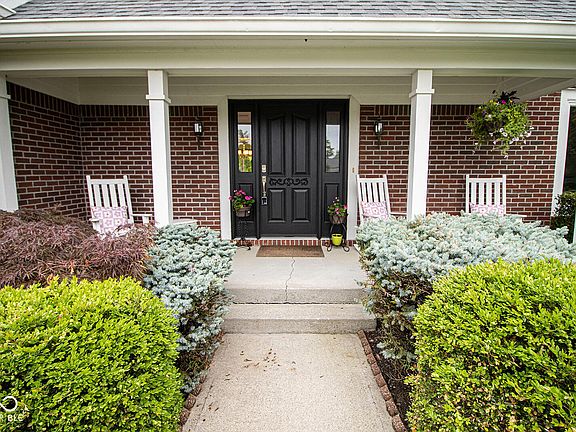 3rd image of 197 Crowndale Ct
