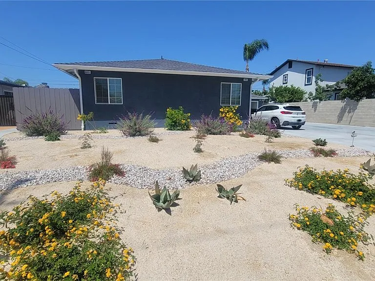 1605 E Santa Ana St — Photo 2