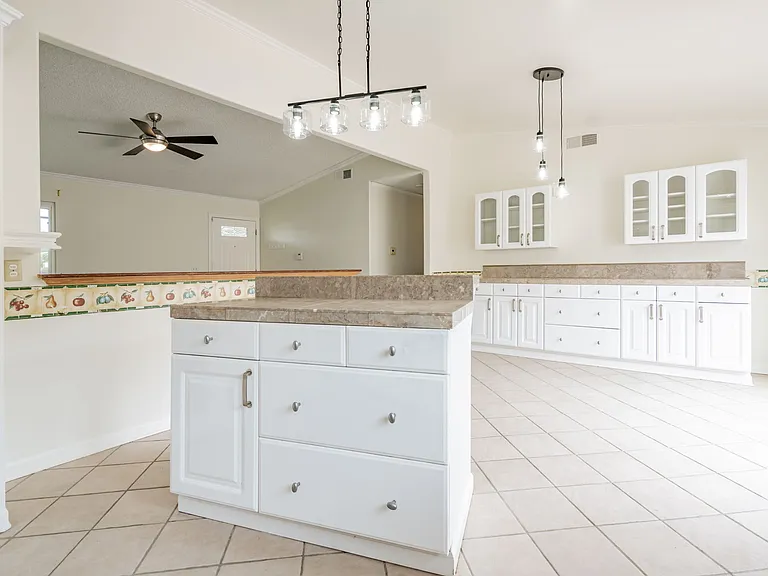 6894 N Auburn Cir — Photo 12