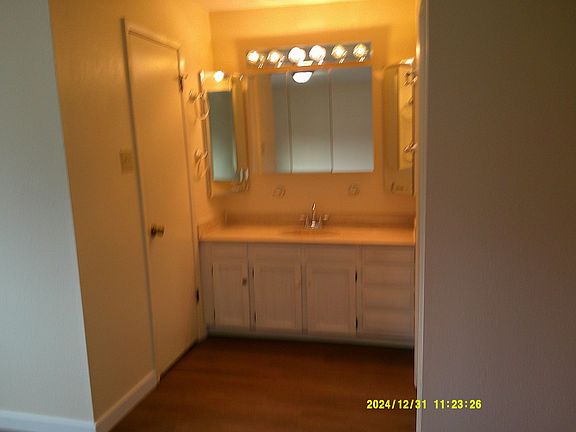 3rd image of 7709 Republic Dr NE