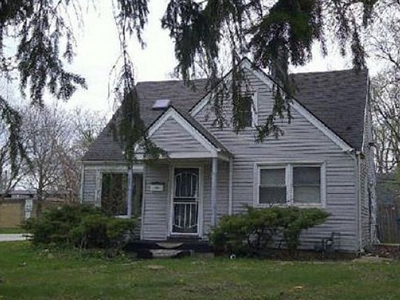 2nd image of 1905 E Linden St