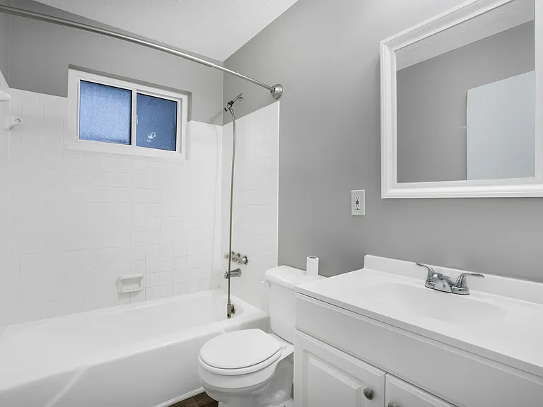 4810 Guy Dr — Photo 2