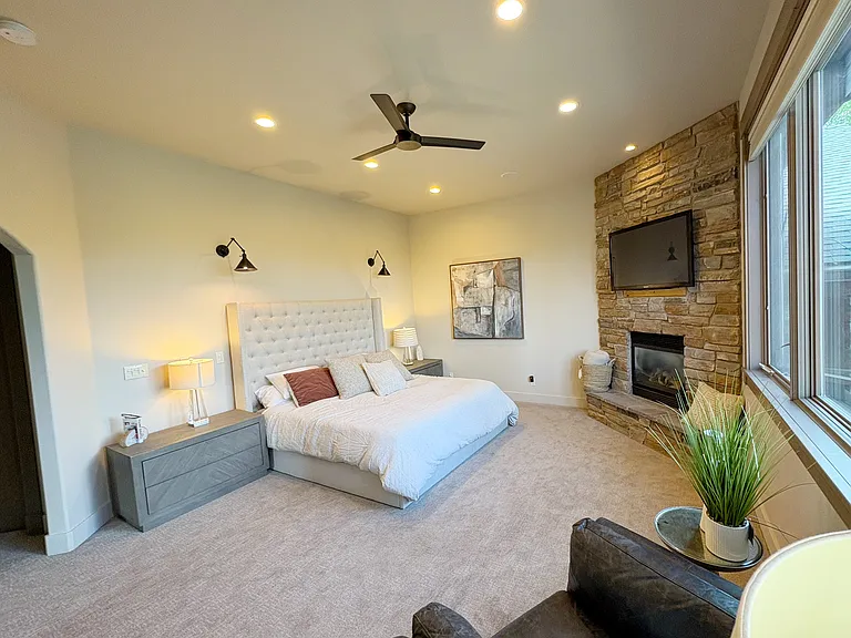 2060 Paddington Dr — Photo 19