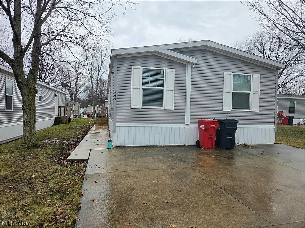 444 Westwoods photo 1