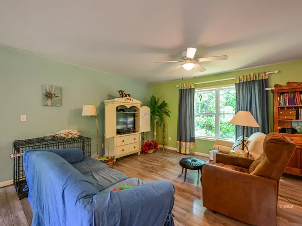 39088 McDaniel Rd, Nelsonville, OH 45764