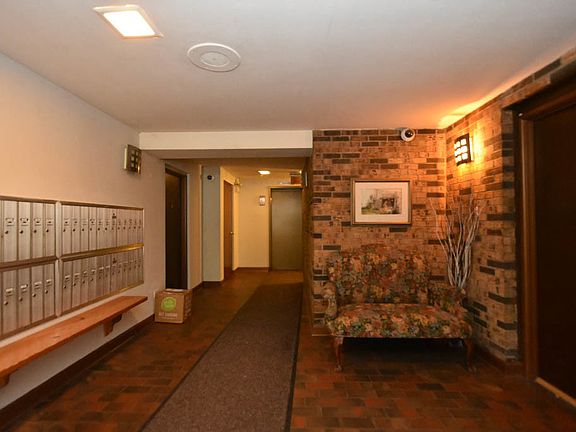 4th image of 660 W Wrightwood Ave #D301