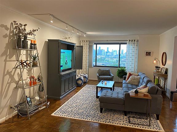 4th image of 1400 Hermann Dr #14CD