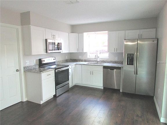 3rd image of 4207 Lakewood Dr