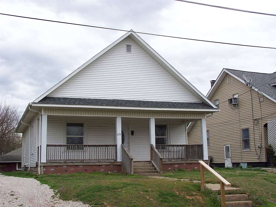 1st image of 223 W Cherry St