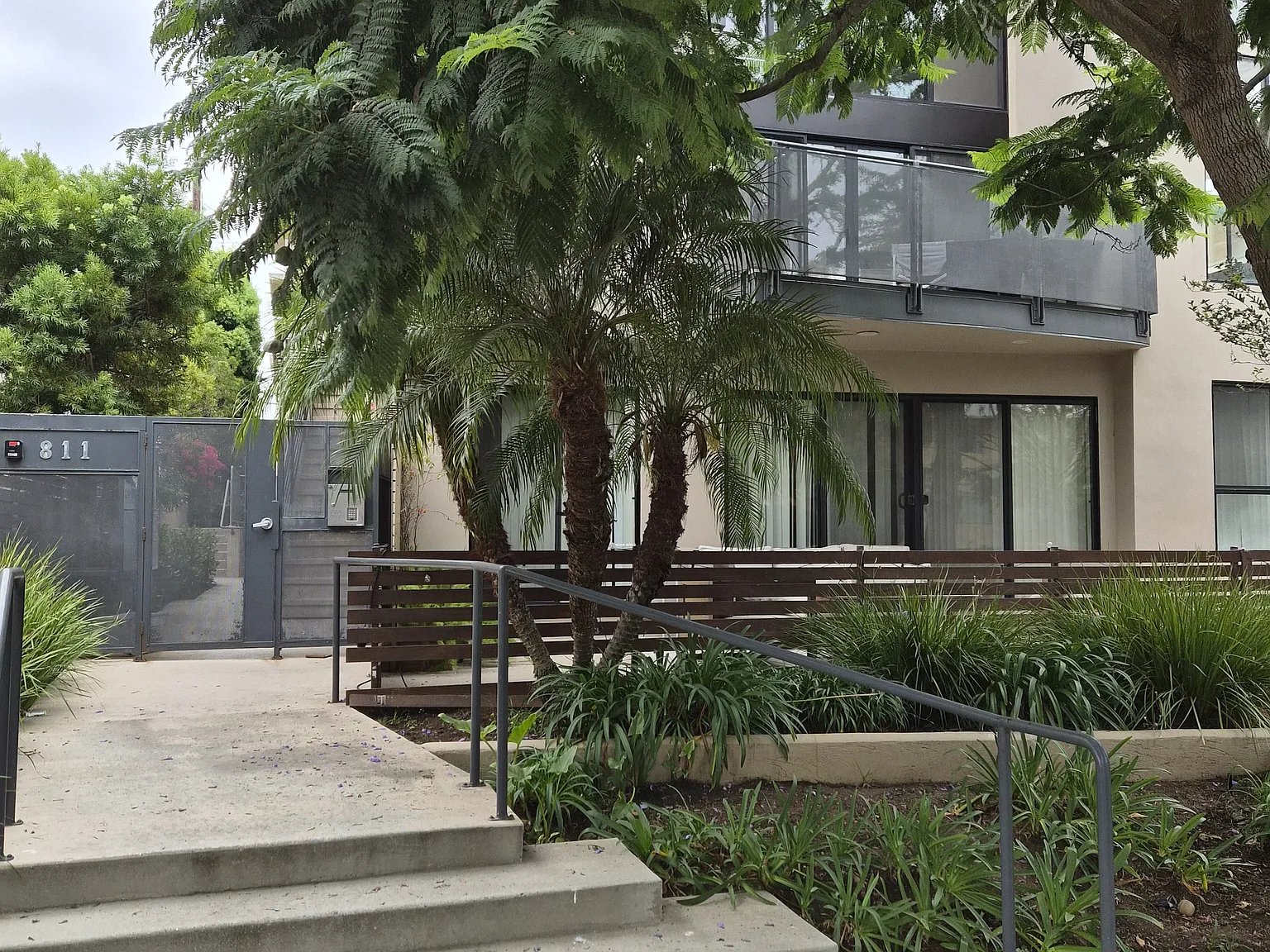 2 bed, 1.5 bath, 1150 sqft, $3,000 — Photo 2