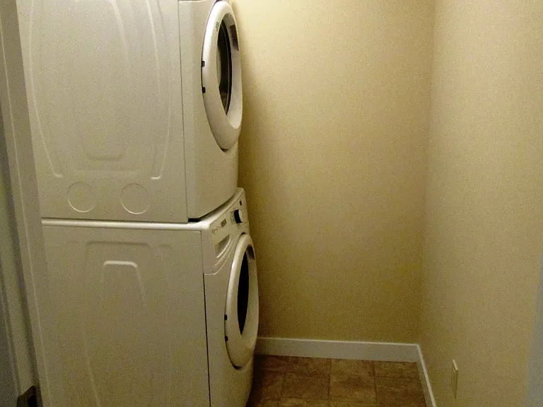 2045 Grantham Ct NW #109 — Photo 8