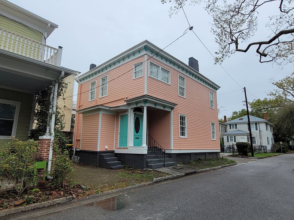Java Place Duplex - lane to the right, parking spot/patio to the right