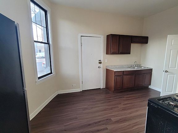 2nd image of 2409 S Hoyne Ave #102