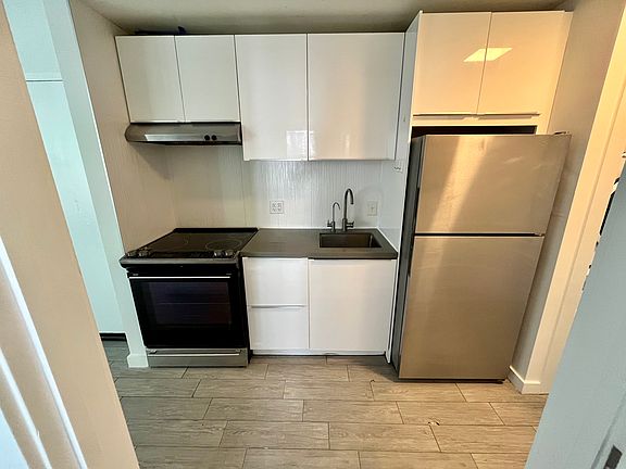 2nd image of 620 Michigan Ave APT 1