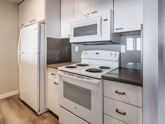 2nd image of 300 3rd St APT 520