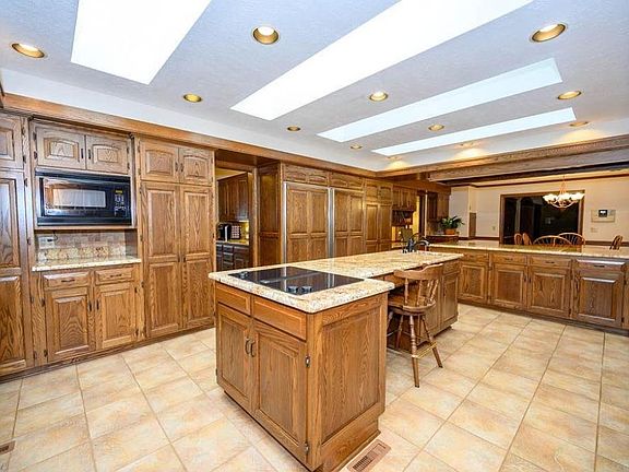 4th image of 6485 Arlington Ave NW